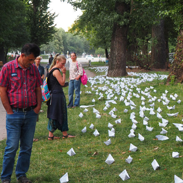 1146 Paper Boats